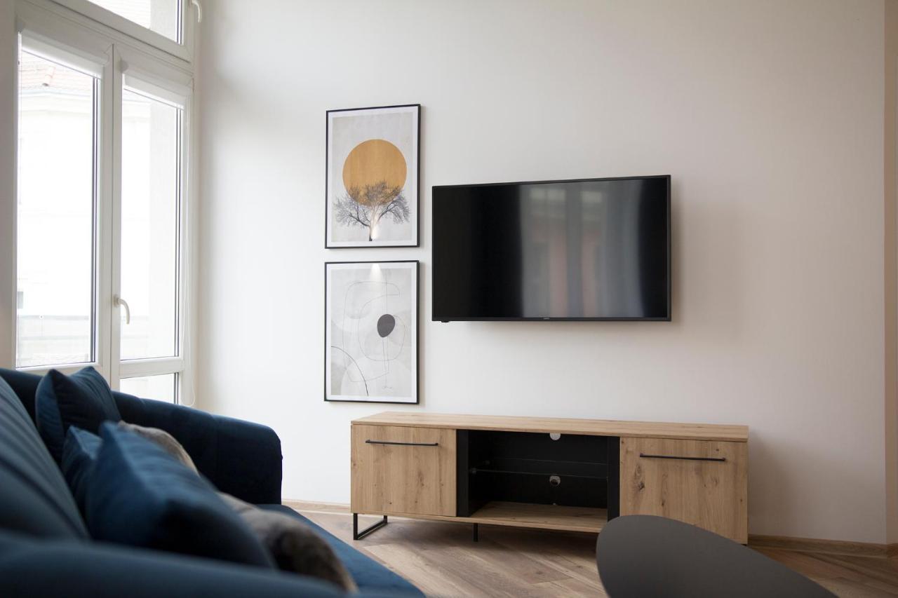 Panoramic Terrace, Family-friendly, 1min To Square Apartment